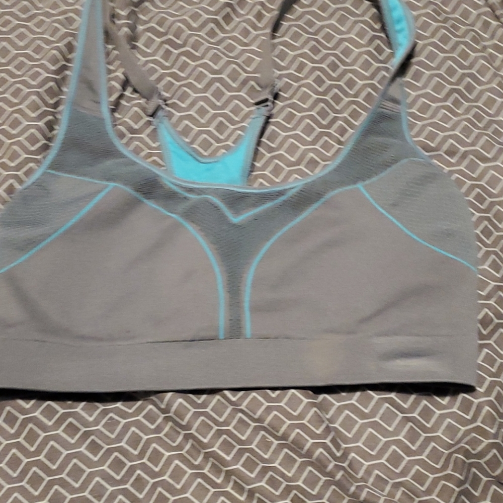 Reversible sports bra